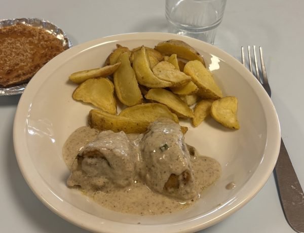 Christmas lunch at a French elementary school with stuffed chicken, potatos and scallop puree.