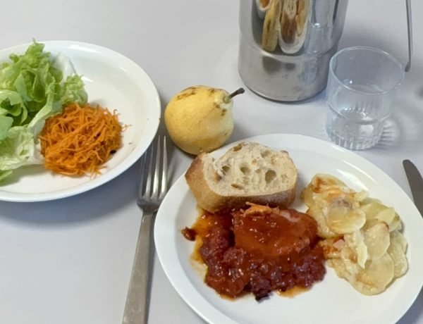 A complete lunch served at a French public elementary school, photographed during school lunch service.